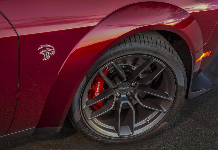 Колеса Dodge Challenger SRT Hellcat Widebody 2017 года  (фото 4 из 69)